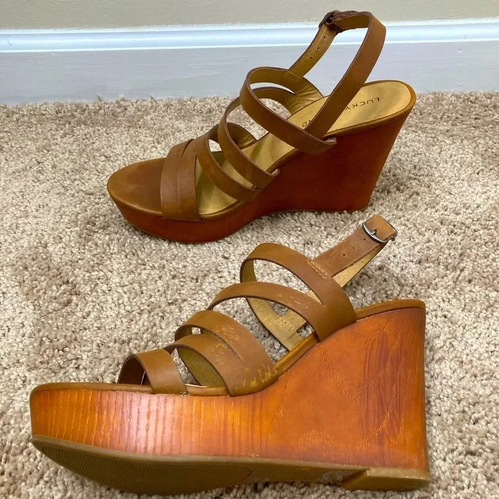 Lucky brand Latinaa strappy wedge sandals brown leather faux wood